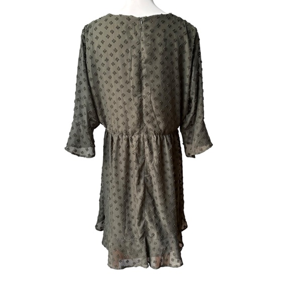 NWT, A Beautiful Soul Olive Flock Spot 3/4 Sleeve Tie Bow V-Neck, Sz 1X - Picture 4 of 15